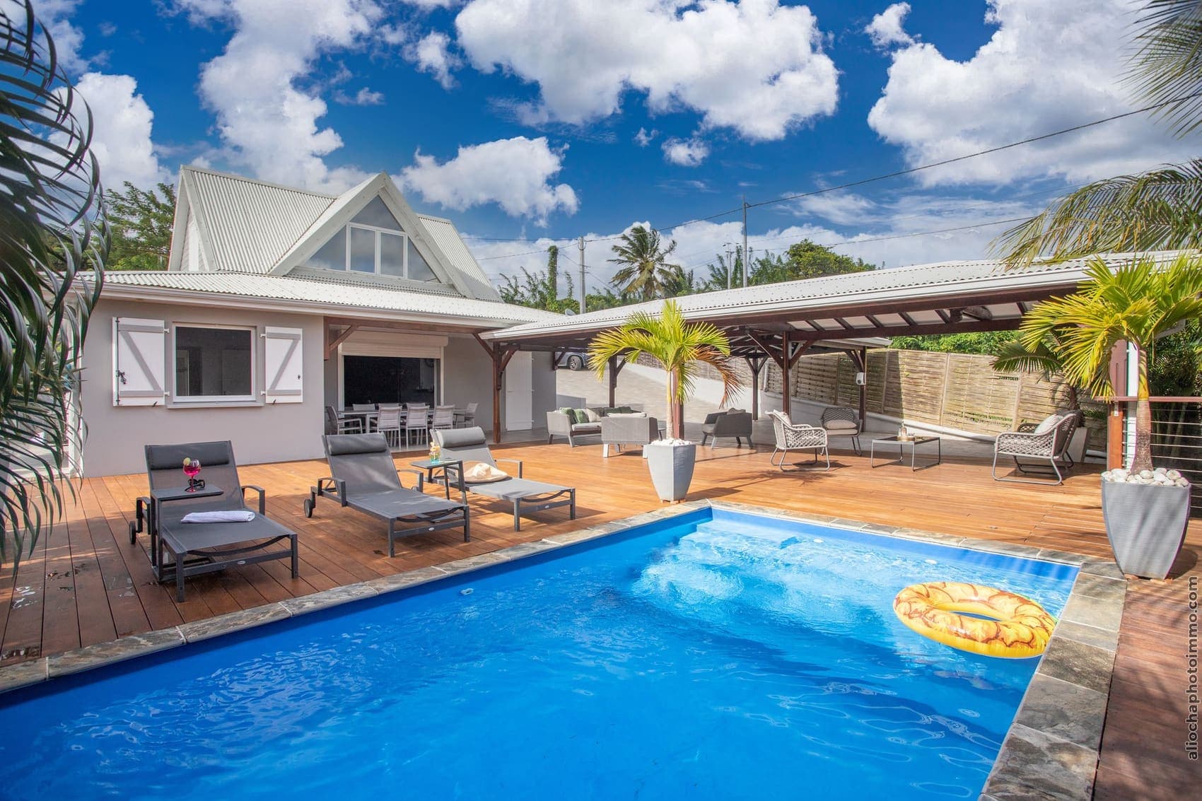 La Villa Sweet Paradise et sa piscine, réservée en direct sur son propre site