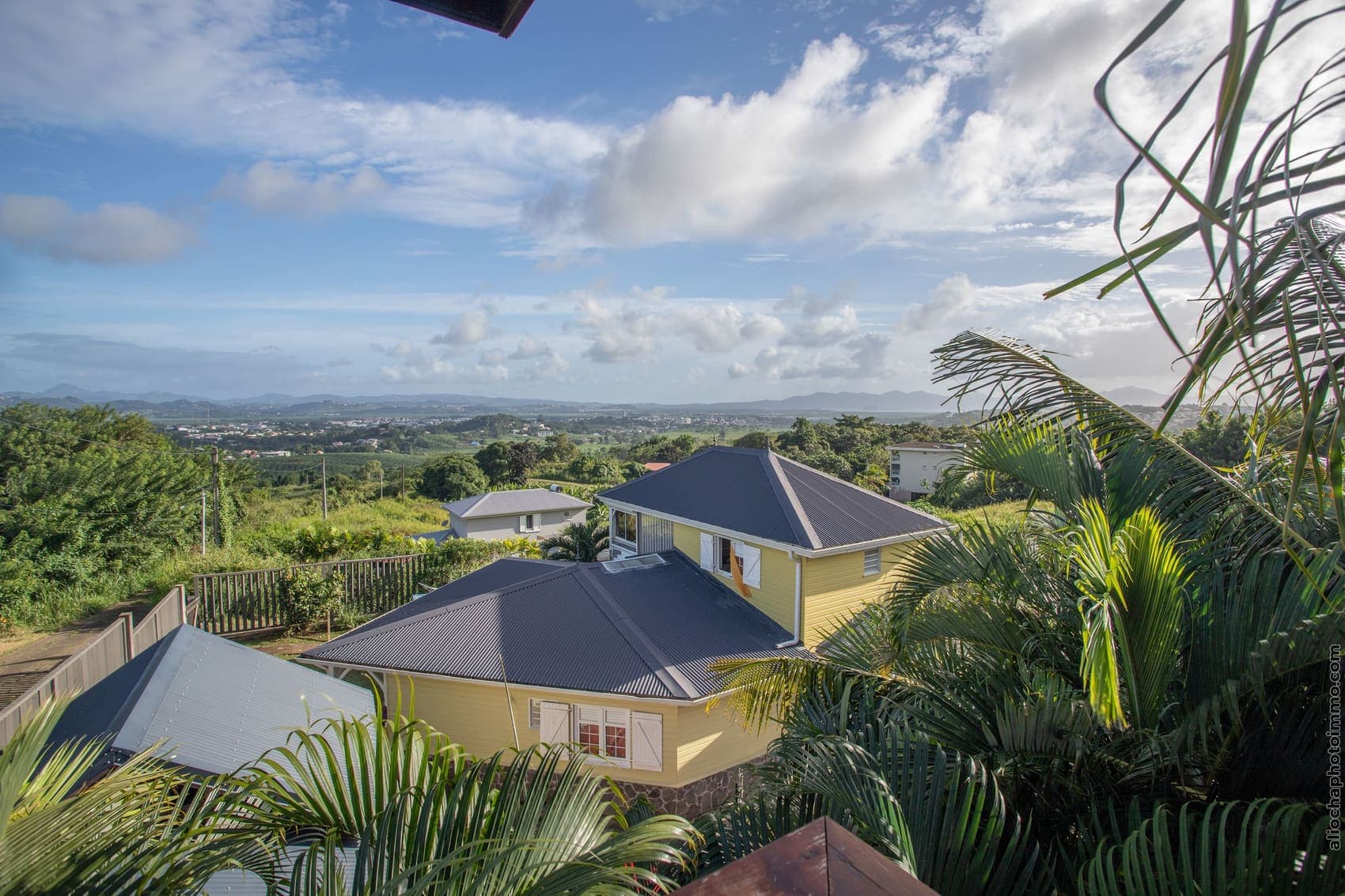 La vue depuis la terrasse de la Villa Sweet Paradise, au Lamentin